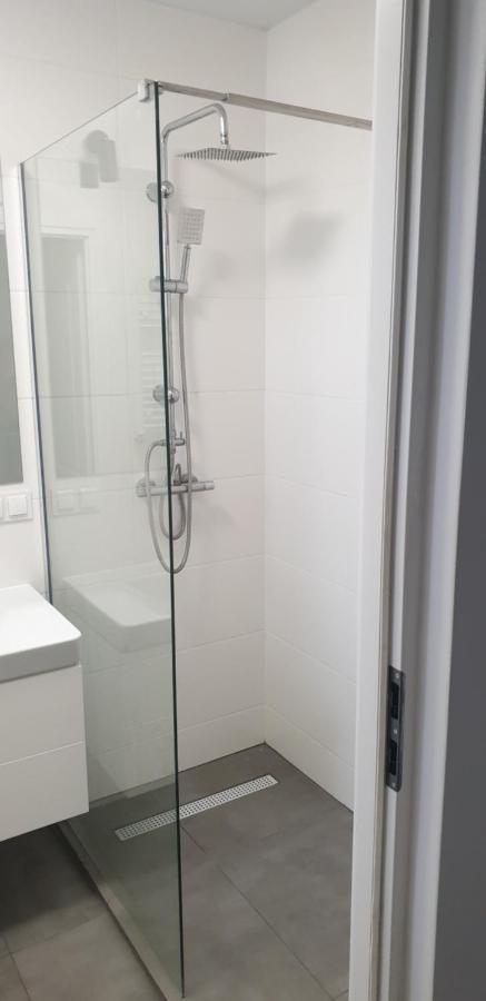 Apartament W Centrum Kielc Z Prywatnym Parkingiem Kielce Exterior foto